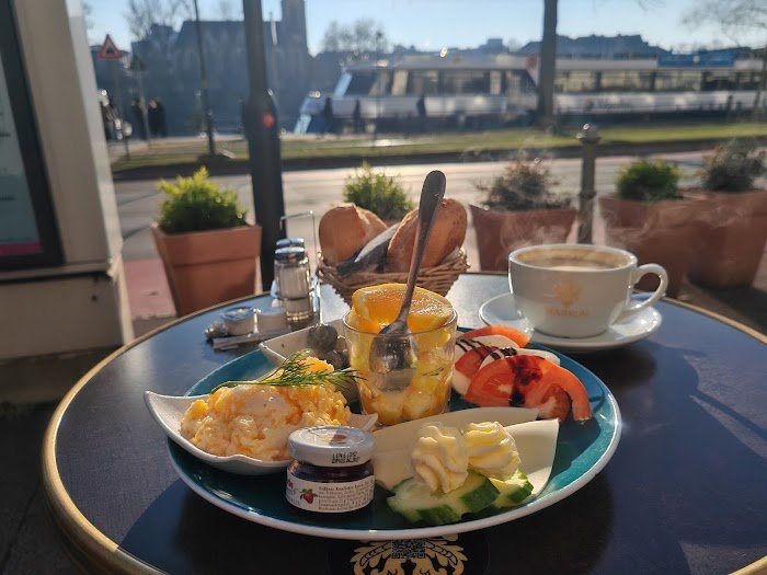 Mainkai Café•Bistro Frankfurt am Main: Ehrliche Erfahrungen und Experten-Einblicke