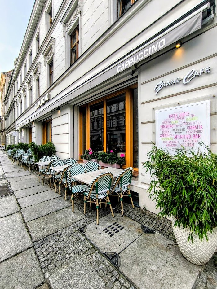 Cappuccino Grand Café - Mitte in Berlin: Ehrliche Erfahrungen und Insider-Einblicke aus der Café-Szene