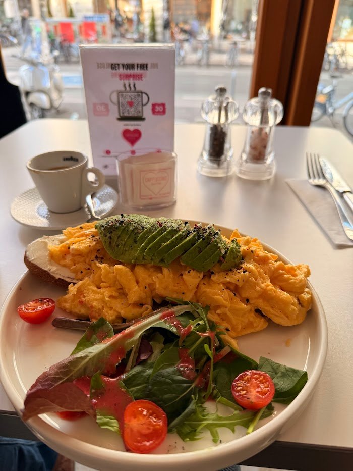 Cappuccino Grand Café - Mitte in Berlin: Ehrliche Erfahrungen und Insider-Einblicke aus der Café-Szene