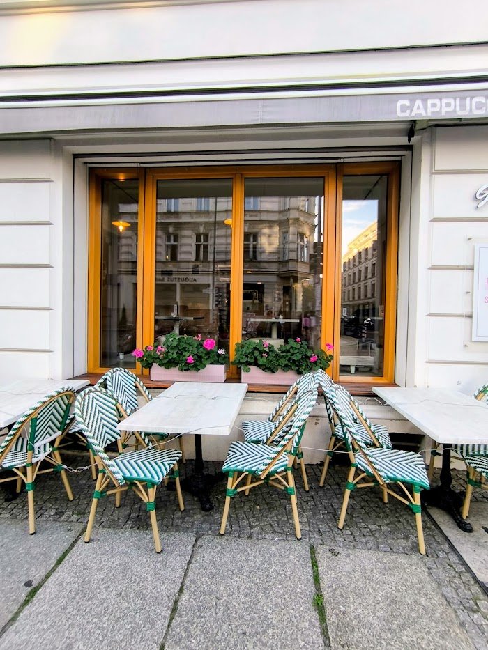 Cappuccino Grand Café - Mitte in Berlin: Ehrliche Erfahrungen und Insider-Einblicke aus der Café-Szene
