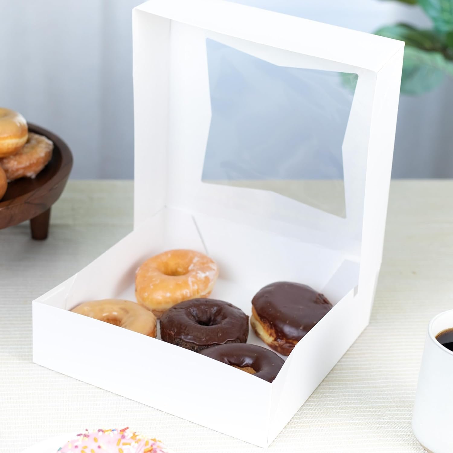 Großhandel 200 Stück Auto Pop-up Bäckerei Box 9x9x2.5 für Kuchen, Donuts, Gebäck mit Klarsichtdeckel, individuelles Logo, Lieferant