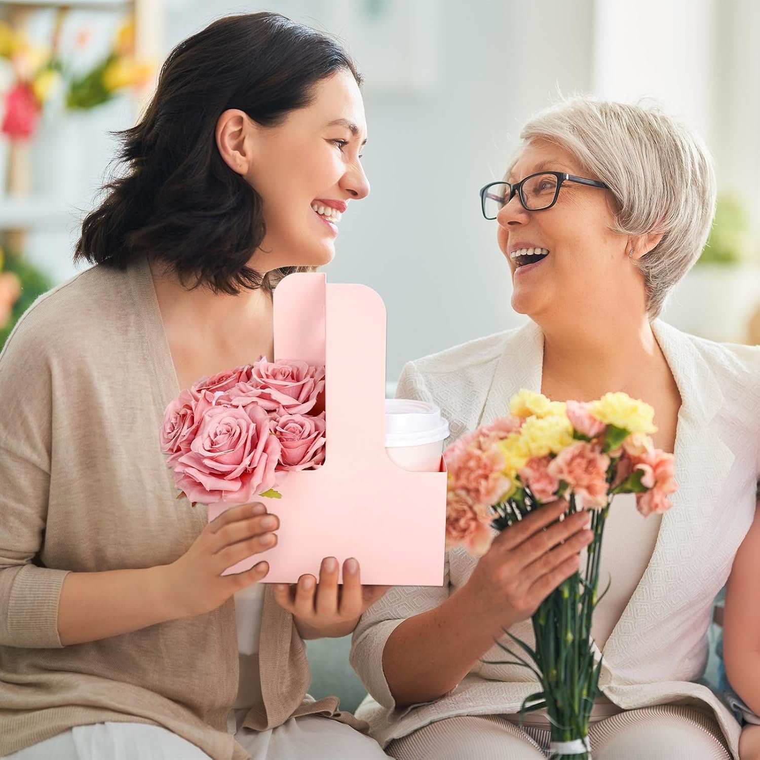 Großhandel 24 Stück Blumenstrauß Geschenkboxen mit Griff, rechteckige Papiertüten für Getränke in Pink, Schwarz, Weiß, ideal für Hochzeit, Geburtstag, Baby Shower, OEM und individuelle Logo-Optionen verfügbar.