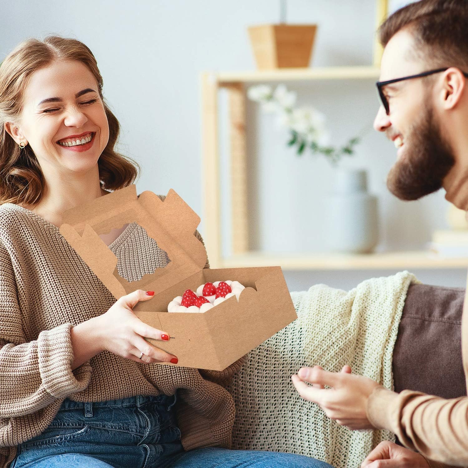 Großhandel 24 Stück Patisserie Boxen 6x6x3in mit Fenster, individuell bedruckte Pappkartons für Cookies, Mini-Kuchen und Gebäck, einschließlich Pergamentpapier und Aufkleber, ideal für Hochzeiten, Partys und Geburtstagsfeiern, OEM Hersteller.