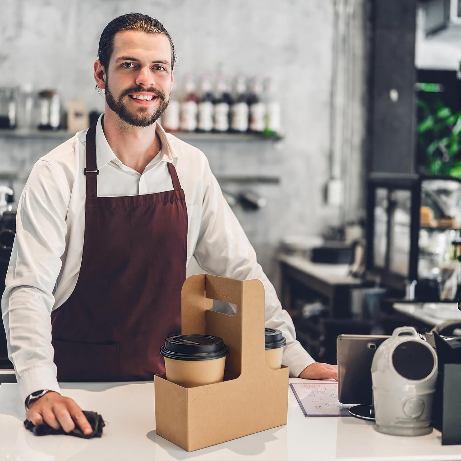 Großhandel 100 Stück 2 Becher Träger Einweg mit Griff, faltbare Kraftpappe Becherhalter, Träger für heiße und kalte Getränke, OEM für Food Delivery und Kaffeeanbieter.