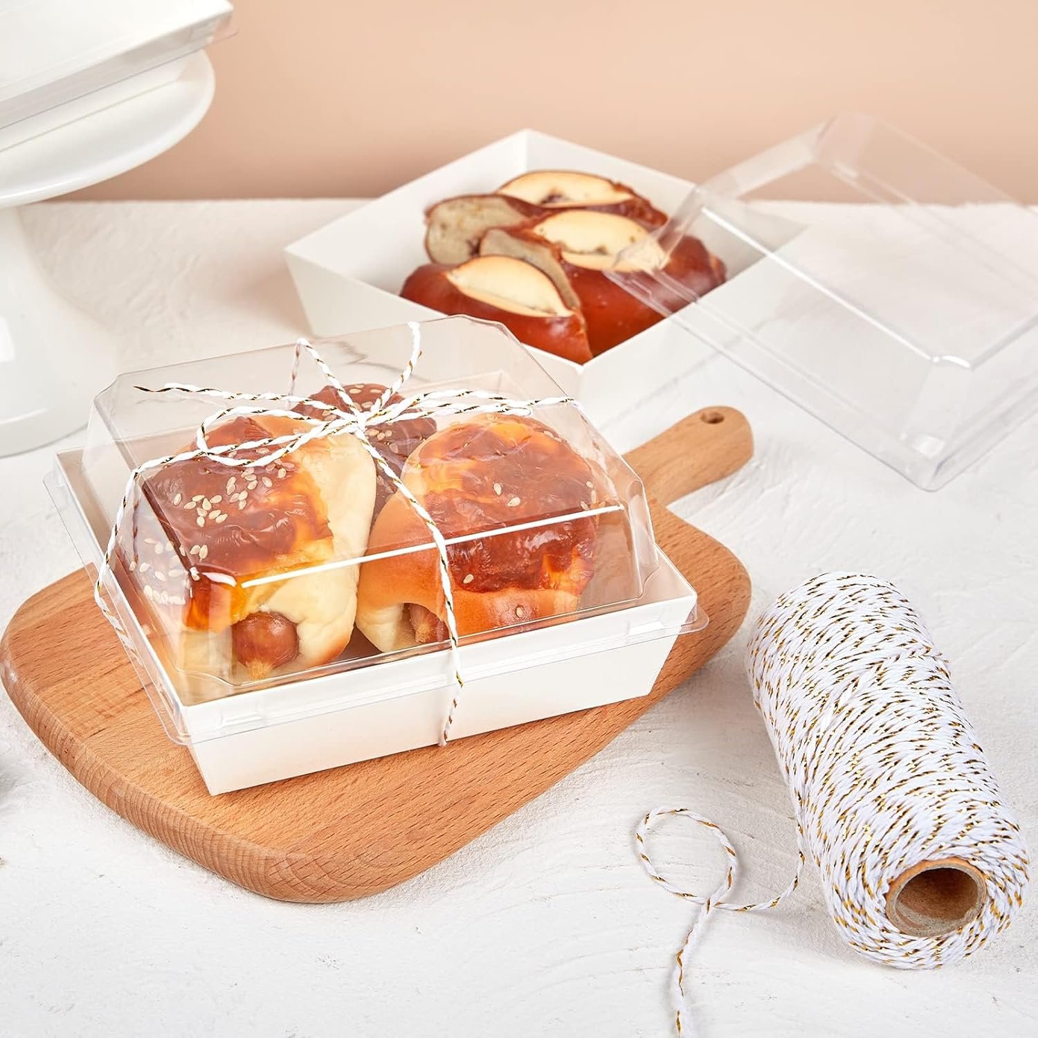 Großhandel 50 Stück 5 Zoll Papierschalen mit klaren Lids, square To Go Kuchenscheibenbehälter, kleine Bäckereiboxen für Desserts, Cookies, Sandwiches, Erdbeeren, individuelles Logo Großhandel 50 Stück 5 Zoll Papierschalen mit klaren Lids, square To Go Kuchenscheibenbehälter, kleine Bäckereiboxen für Desserts, Cookies, Sandwiches, Erdbeeren, individuelles Logo