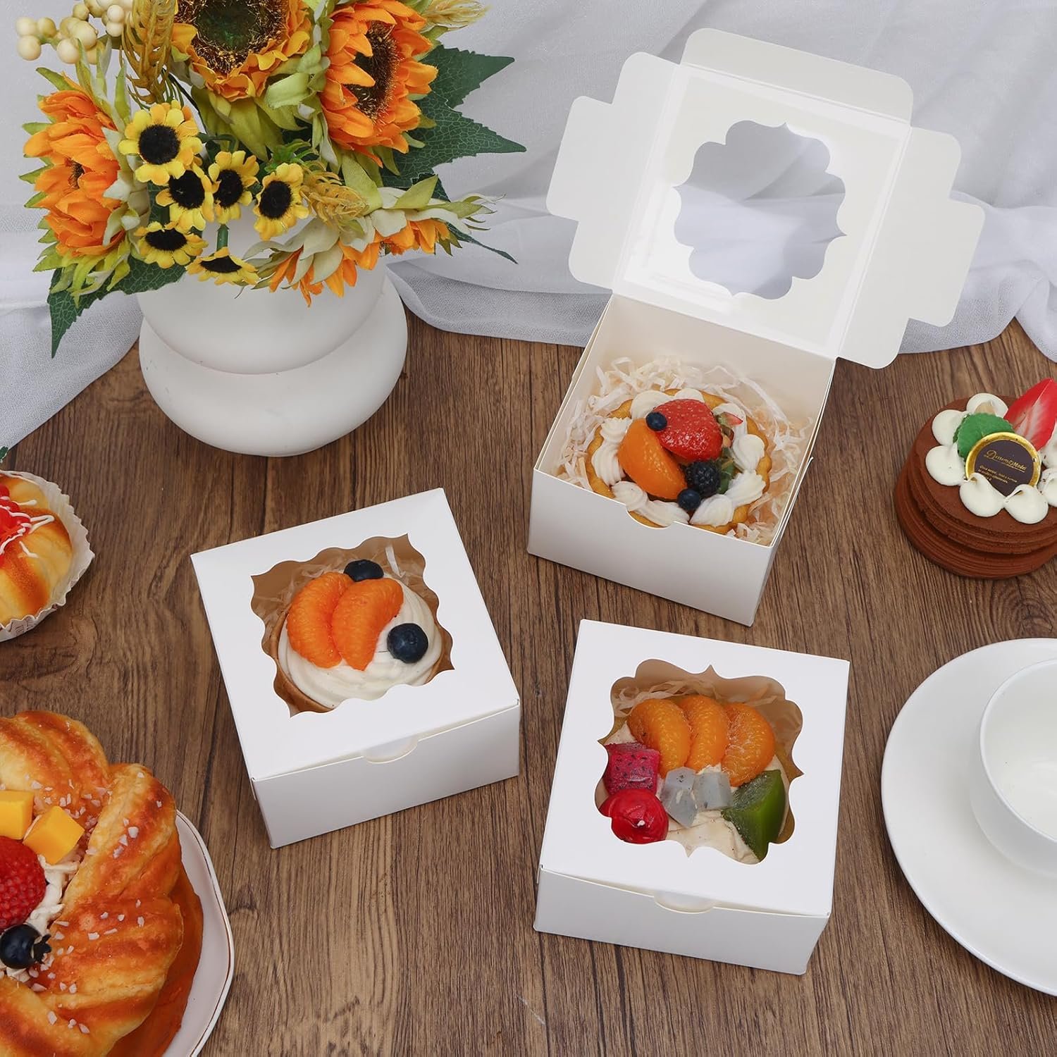 Großhandel 150 Stück weiße kleine Kuchenboxen mit Fenster, 4x4x2,5 Zoll kleine Bäckereiboxen für Kekse, Eigenmarke und Bulk-Verpackung für Desserts, Pralinen, Donuts und Partygeschenke, Hersteller Großhandel 150 Stück weiße kleine Kuchenboxen mit Fenster, 4x4x2,5 Zoll kleine Bäckereiboxen für Kekse, Eigenmarke und Bulk-Verpackung für Desserts, Pralinen, Donuts und Partygeschenke, Hersteller