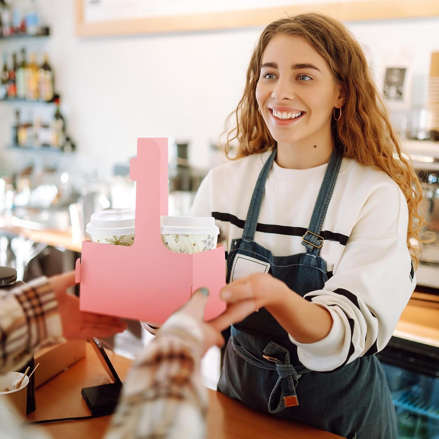 Großhandel 60 Stück 2-Tassen Getränke Träger mit Griff 6,9 x 3,2 x 8,9 Zoll für Kaffee Hot und Cold Getränke Takeout für Cafés und Restaurants, individuelle Logo Anpassung, OEM, hochwertiger Papp Getränkehalter für Hochzeiten und Essenslieferung, Bulk. Großhandel 60 Stück 2-Tassen Getränke Träger mit Griff 6,9 x 3,2 x 8,9 Zoll für Kaffee Hot und Cold Getränke Takeout für Cafés und Restaurants, individuelle Logo Anpassung, OEM, hochwertiger Papp Getränkehalter für Hochzeiten und Essenslieferung, Bulk.