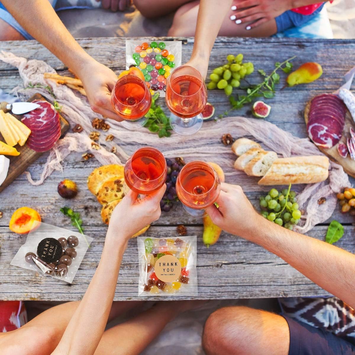 Großhandel 400 Stück selbstklebende Cellophan-Tüten mit weißen Punkten, 200 Dankeschön-Sticker für Ihr individuelles Logo und OEM, ideal für 5,5 x 5,5 Zoll Backwaren, Kekse, Schokolade und Desserts.