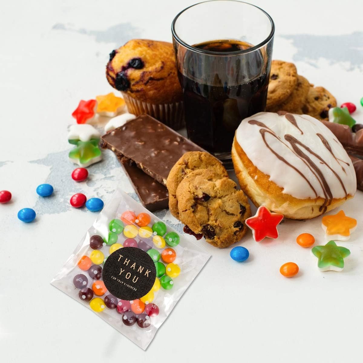 Großhandel 400 Stück selbstklebende Cellophan-Tüten mit weißen Punkten, 200 Dankeschön-Sticker für Ihr individuelles Logo und OEM, ideal für 5,5 x 5,5 Zoll Backwaren, Kekse, Schokolade und Desserts.