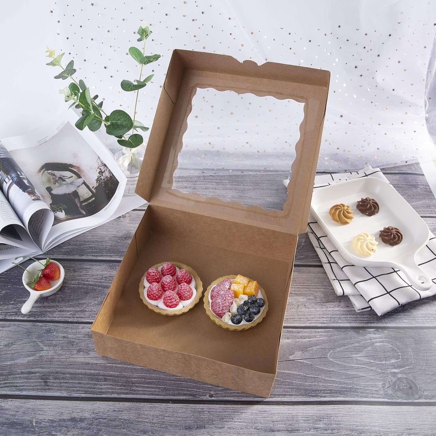Großhandel 15 Stück 12 Zoll Kraft Bäckereiboxen, 12x12x2,5 Zoll große Kuchenschachteln mit PVC-Fenster, natürliche Einwegbox für Gebäck, individuelles Logo, OEM