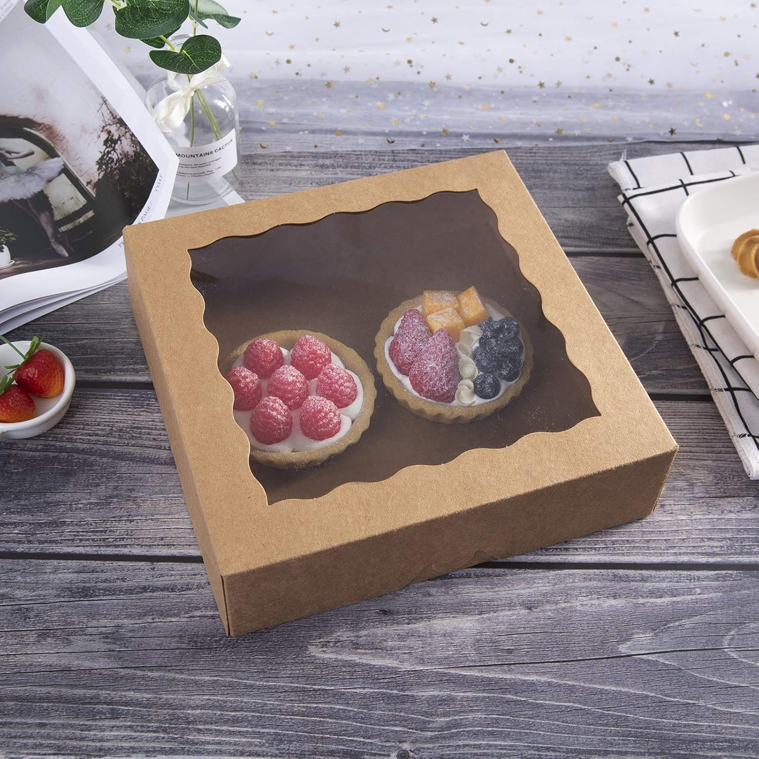 Großhandel 15 Stück 12 Zoll Kraft Bäckereiboxen, 12x12x2,5 Zoll große Kuchenschachteln mit PVC-Fenster, natürliche Einwegbox für Gebäck, individuelles Logo, OEM