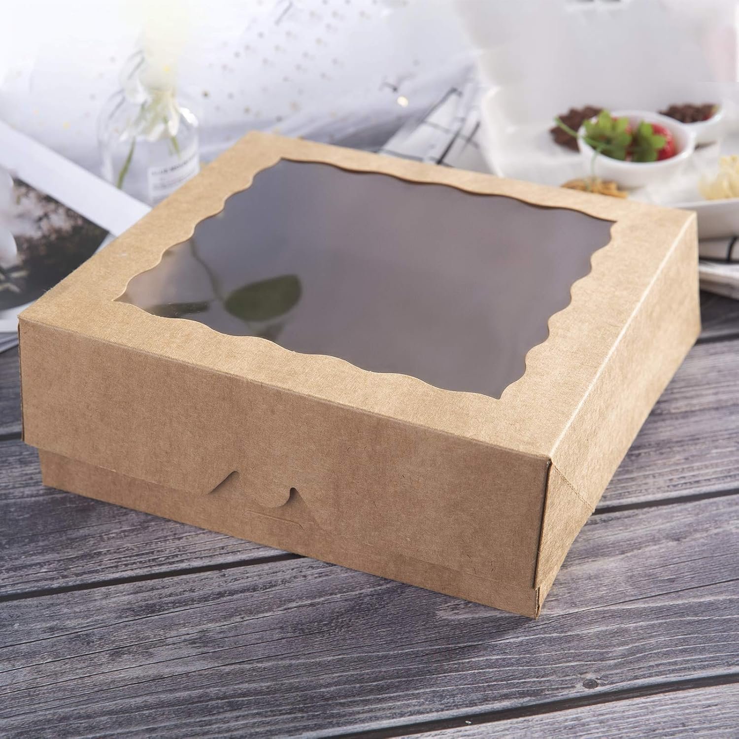 Großhandel 15 Stück 12 Zoll Kraft Bäckereiboxen, 12x12x2,5 Zoll große Kuchenschachteln mit PVC-Fenster, natürliche Einwegbox für Gebäck, individuelles Logo, OEM