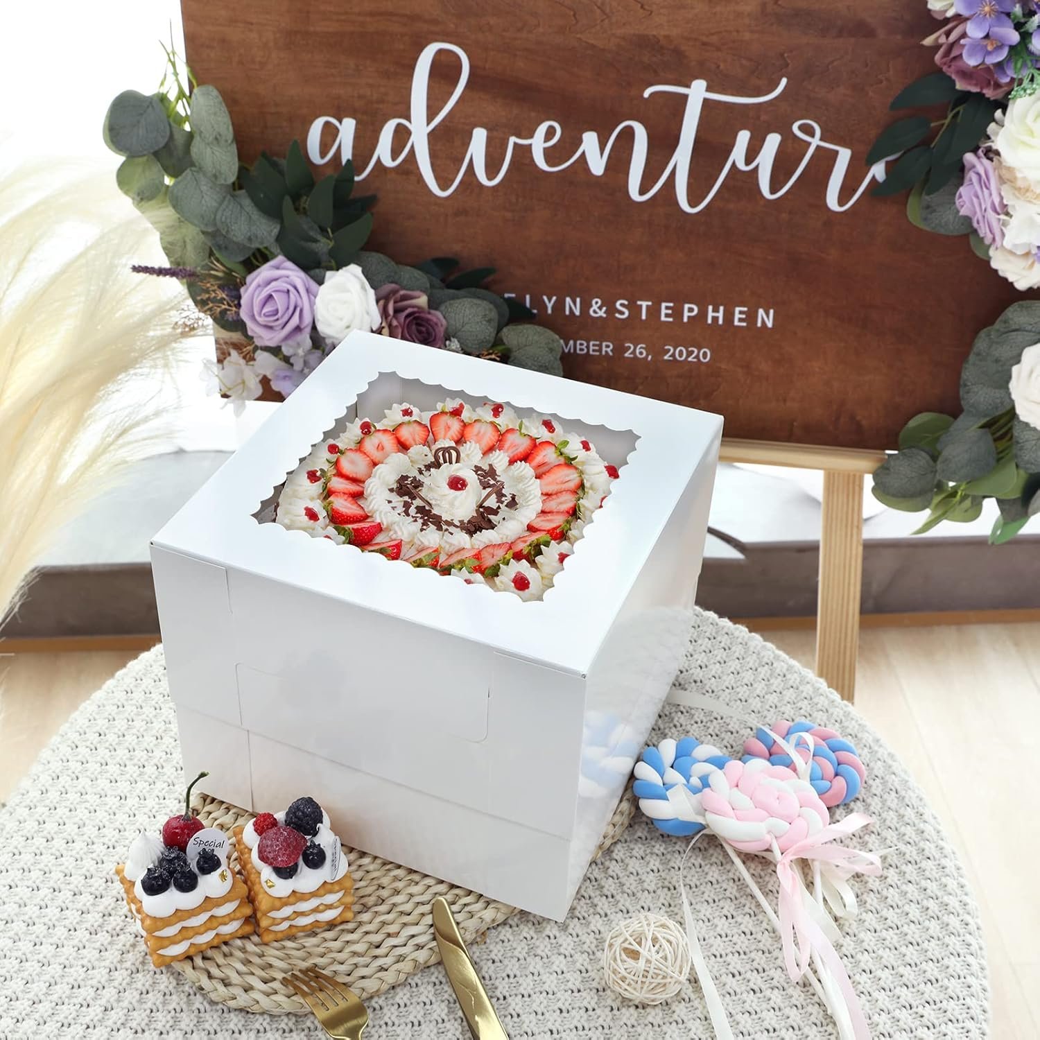 Großhandel 20 Stück Kuchenboxen, 10x10x8 Zoll hohe Kuchenbox mit Fenster, weiße Bäckerei-Box, große Backboxen für Valentinstag, Muttertag, Gebäck, Kuchen, Desserts mit individuellem Logo, hergestellt von einem zuverlässigen Lieferanten. Großhandel 20 Stück Kuchenboxen, 10x10x8 Zoll hohe Kuchenbox mit Fenster, weiße Bäckerei-Box, große Backboxen für Valentinstag, Muttertag, Gebäck, Kuchen, Desserts mit individuellem Logo, hergestellt von einem zuverlässigen Lieferanten.