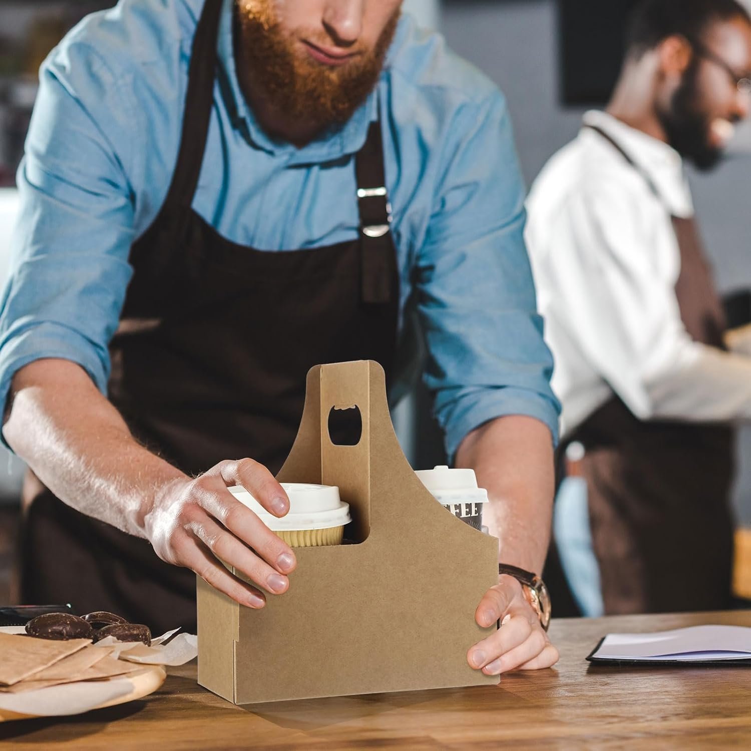 Großhandel 60 Stück 2 Tassen Getränketräger mit Griffen, 7,87 x 3,07 x 6,77 Zoll, Einweg Papierträger für Kaffee, Individuelles Logo, der perfekte 2 Tassen Halter für Takeout, Café, Restaurant und Lebensmittelzustellung, Hersteller und Lieferant für Bulk-Bestellungen.