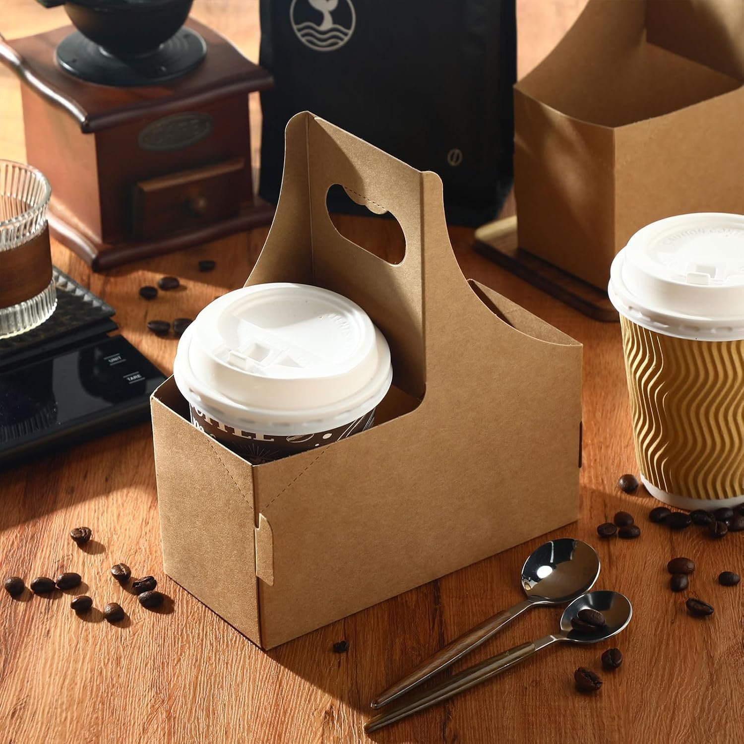Großhandel 60 Stück 2 Tassen Getränketräger mit Griffen, 7,87 x 3,07 x 6,77 Zoll, Einweg Papierträger für Kaffee, Individuelles Logo, der perfekte 2 Tassen Halter für Takeout, Café, Restaurant und Lebensmittelzustellung, Hersteller und Lieferant für Bulk-Bestellungen.