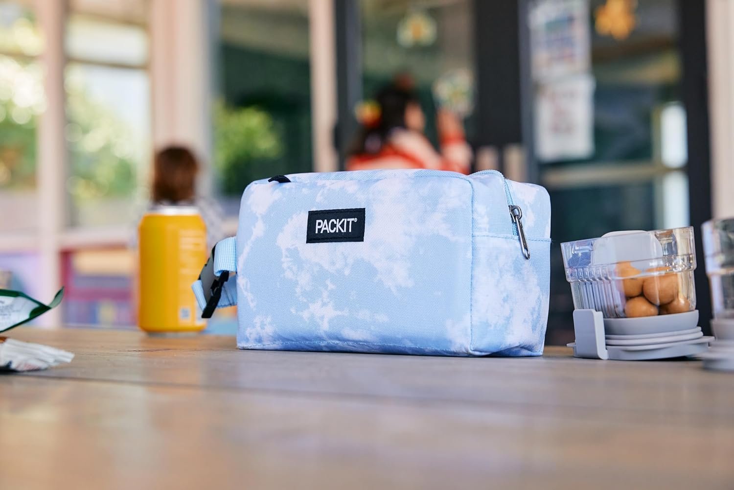 Großhandel Snackbox mit Zip-Verschluss und Buckle-Griff, perfekt für frische Snacks unterwegs, hergestellt mit EcoFreeze-Technologie, zusammenklappbar und wiederverwendbar, individuelles Logo auf Anfrage, vom Hersteller in Bulk erhältlich.