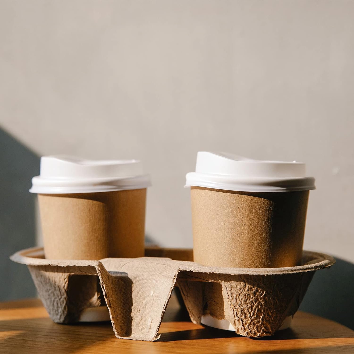 Großhandel 100 Stück Träger für 2 Tassen aus Pulp-Faser, Holder Tray aus geformter Faser, kompostierbarer Kaffee-Tray für heiße oder kalte Getränke, Eigenmarke vom Hersteller. Großhandel 100 Stück Träger für 2 Tassen aus Pulp-Faser, Holder Tray aus geformter Faser, kompostierbarer Kaffee-Tray für heiße oder kalte Getränke, Eigenmarke vom Hersteller.
