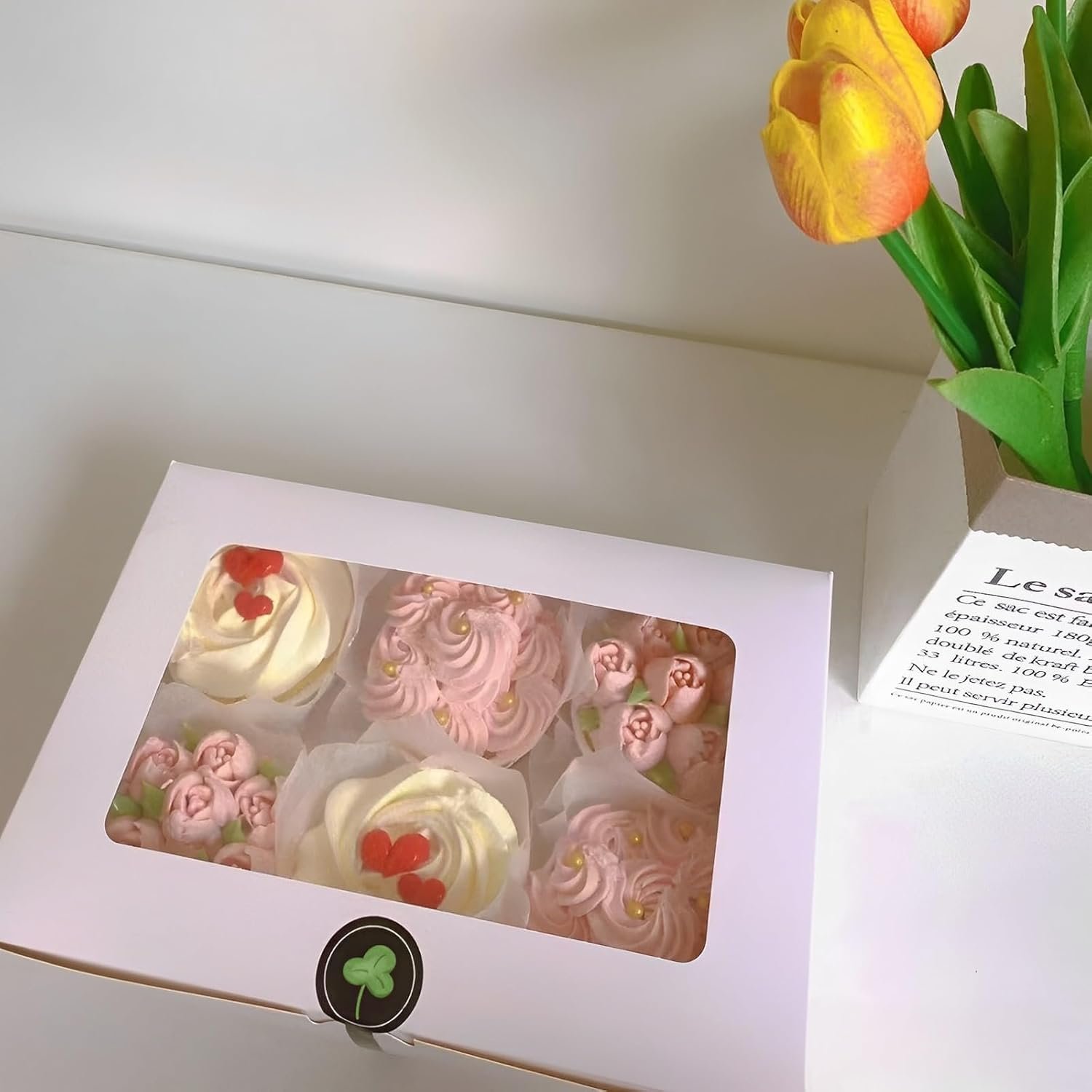 Großhandel 20 Stück weiße Keksboxen mit Fenster 8x6x2,5 Zoll, Treat Boxen für Geschenke, OEM Pastry Boxen für Brot, Donuts, Valentinstag, Frauentag, Muttertag, Weihnachten und Feiertagsversammlungen. Großhandel 20 Stück weiße Keksboxen mit Fenster 8x6x2,5 Zoll, Treat Boxen für Geschenke, OEM Pastry Boxen für Brot, Donuts, Valentinstag, Frauentag, Muttertag, Weihnachten und Feiertagsversammlungen.