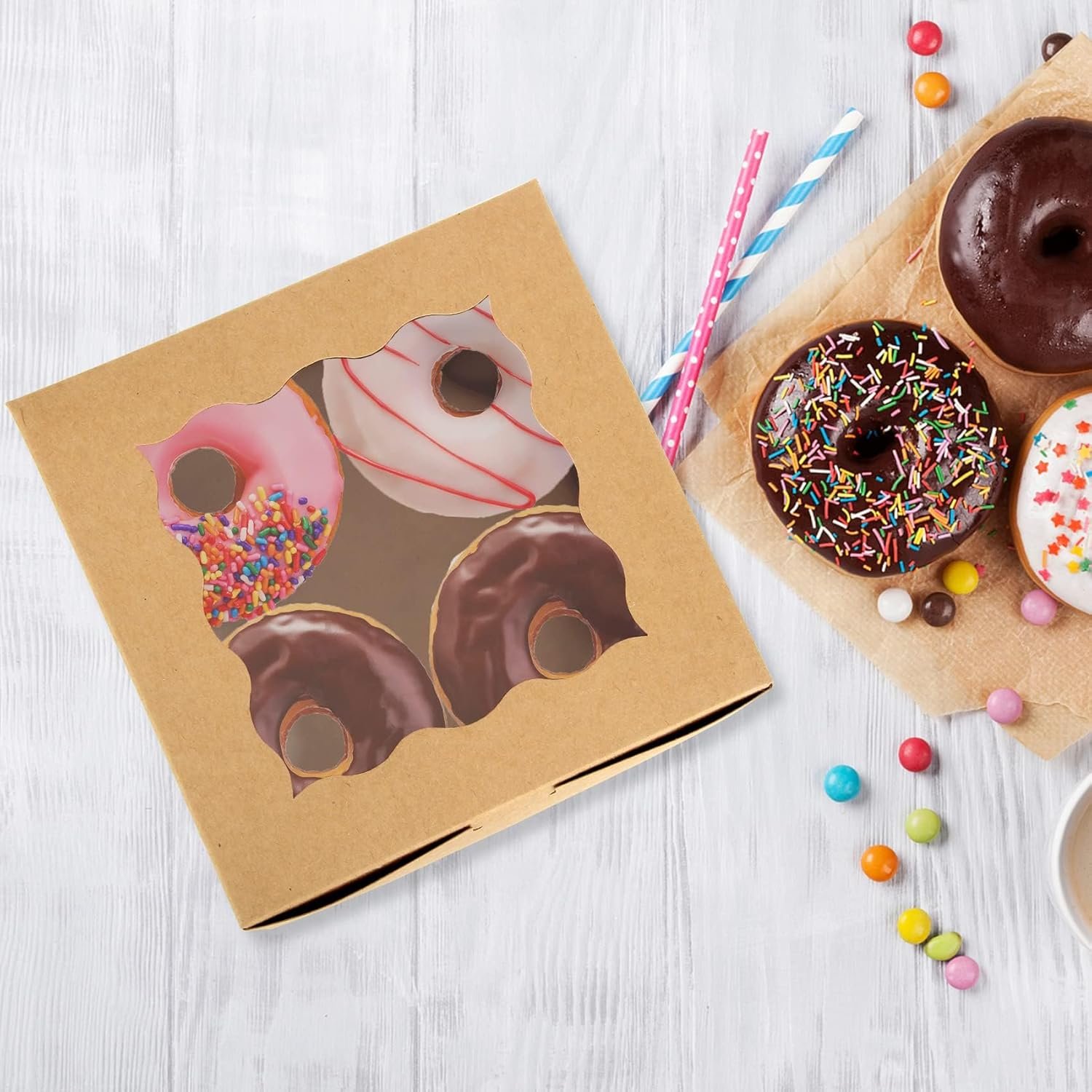 Großhandel 60 Stück Keksboxen mit Fenster, 6 x 6 x 3 Zoll, Kraft Pastry Boxen für Backwaren, Individuelles Logo verfügbar, vom Hersteller.