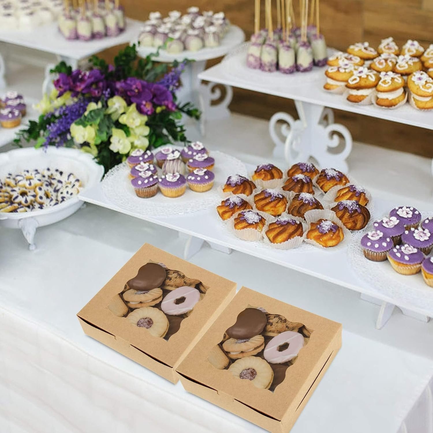 Großhandel 60 Stück Keksboxen mit Fenster, 6 x 6 x 3 Zoll, Kraft Pastry Boxen für Backwaren, Individuelles Logo verfügbar, vom Hersteller.