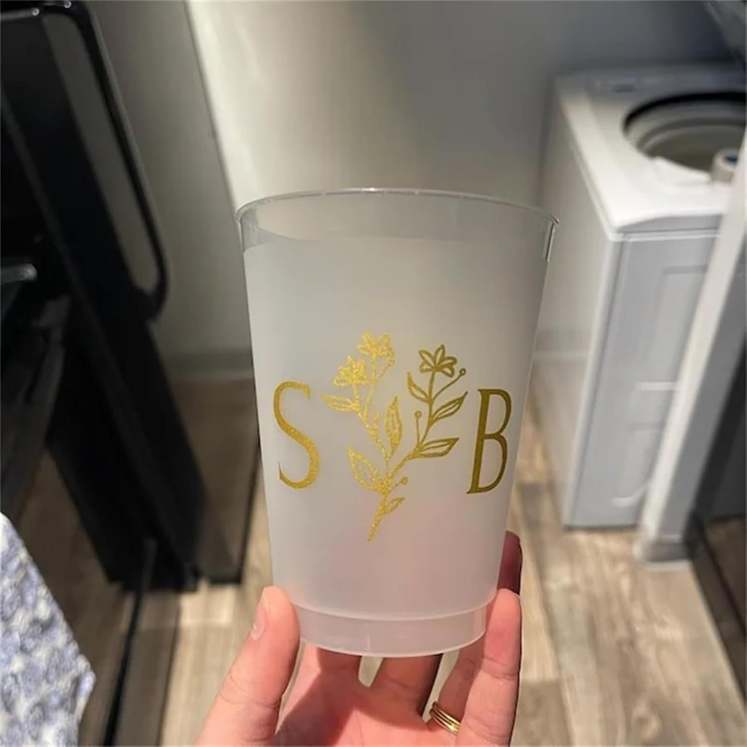 Großhandel Individuelle Frosted Cups 12oz für Hochzeiten - 100 Stück moderne Einwegbecher, Hersteller für personalisierte 10oz Hochzeitsduschen, OEM Shatterproof. Großhandel Individuelle Frosted Cups 12oz für Hochzeiten - 100 Stück moderne Einwegbecher, Hersteller für personalisierte 10oz Hochzeitsduschen, OEM Shatterproof.