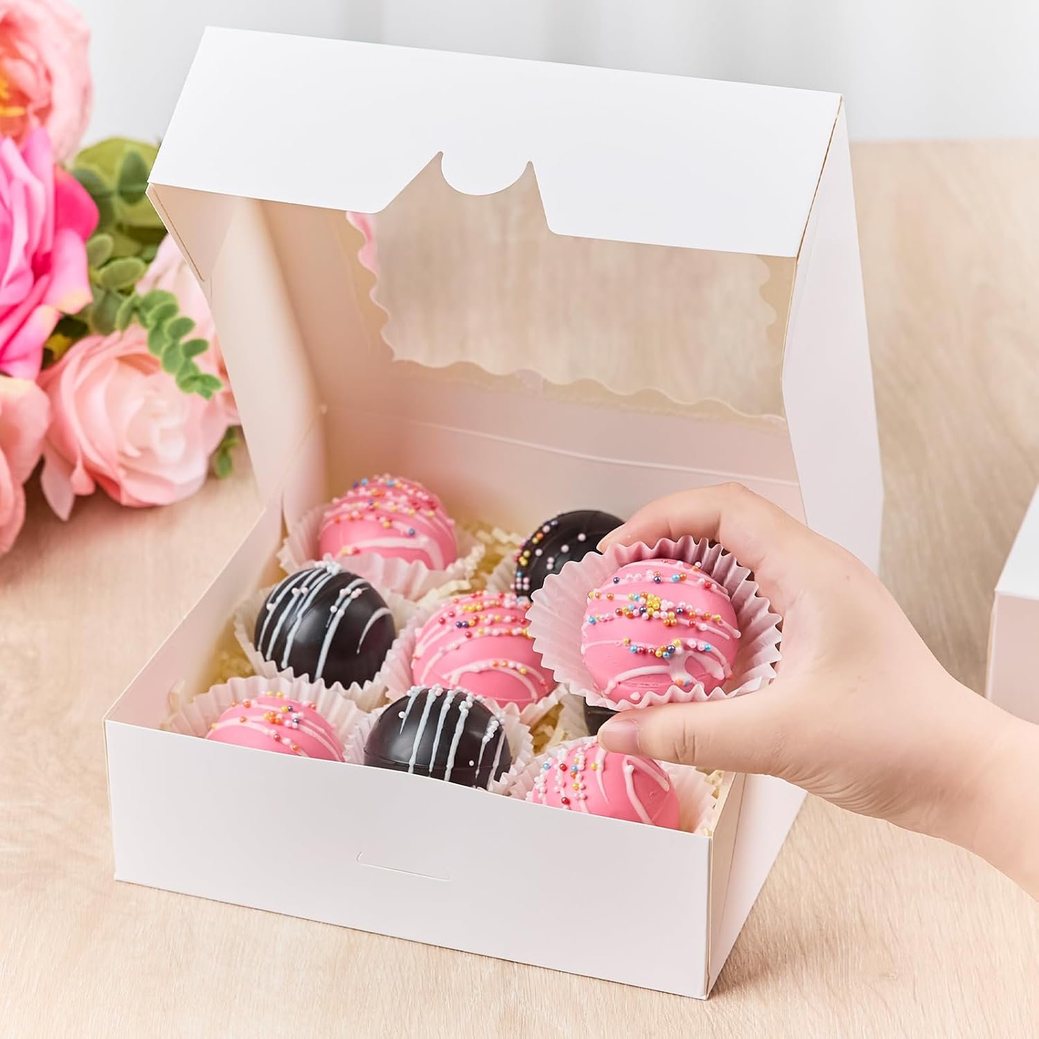 Großhandel für 20 Stück 8 x 8 x 2,5 Zoll Kuchenboxen mit Fenster, individuelle Logo Auto-Popup-Keksboxen, weiße Treat Boxen für Schokolade, Erdbeeren, Gebäck, Muffins, Donuts.