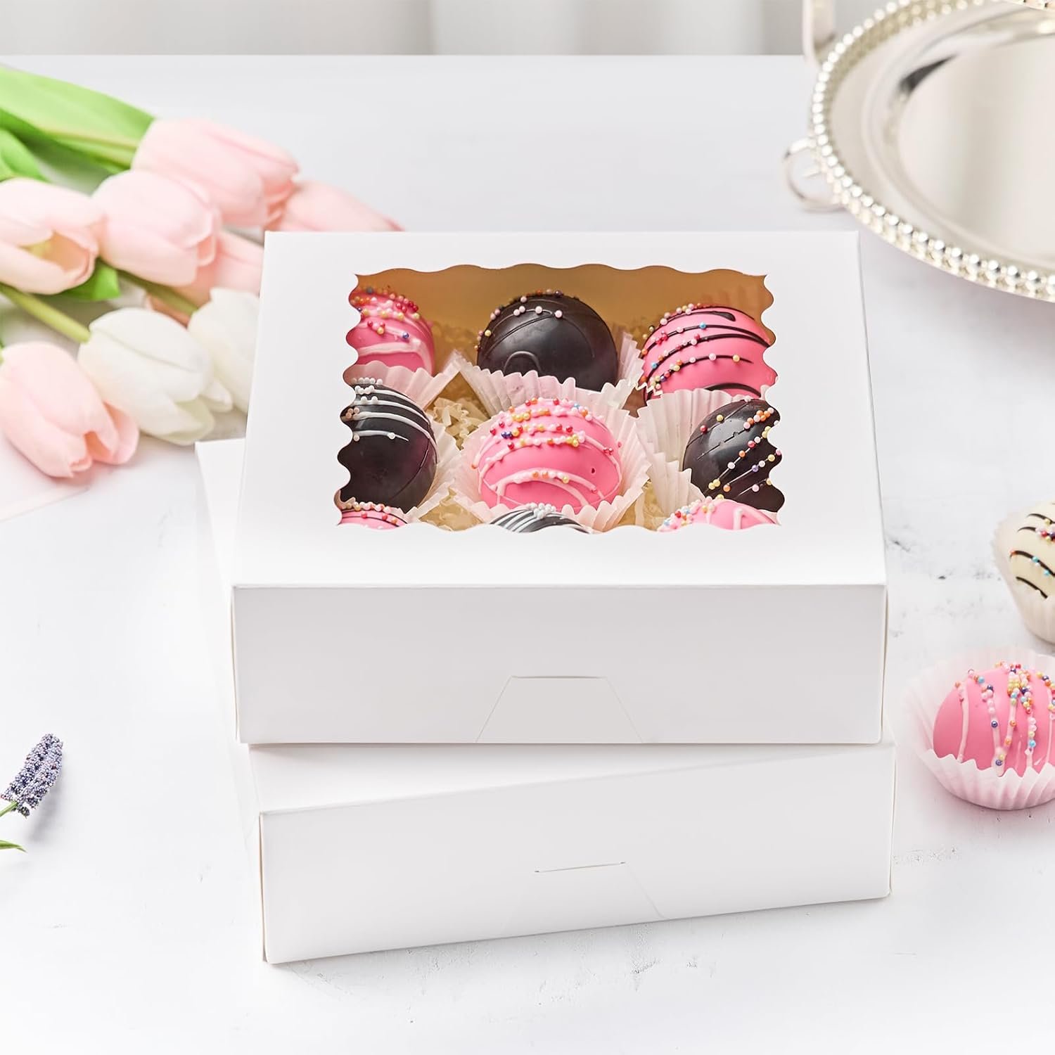 Großhandel für 20 Stück 8 x 8 x 2,5 Zoll Kuchenboxen mit Fenster, individuelle Logo Auto-Popup-Keksboxen, weiße Treat Boxen für Schokolade, Erdbeeren, Gebäck, Muffins, Donuts.