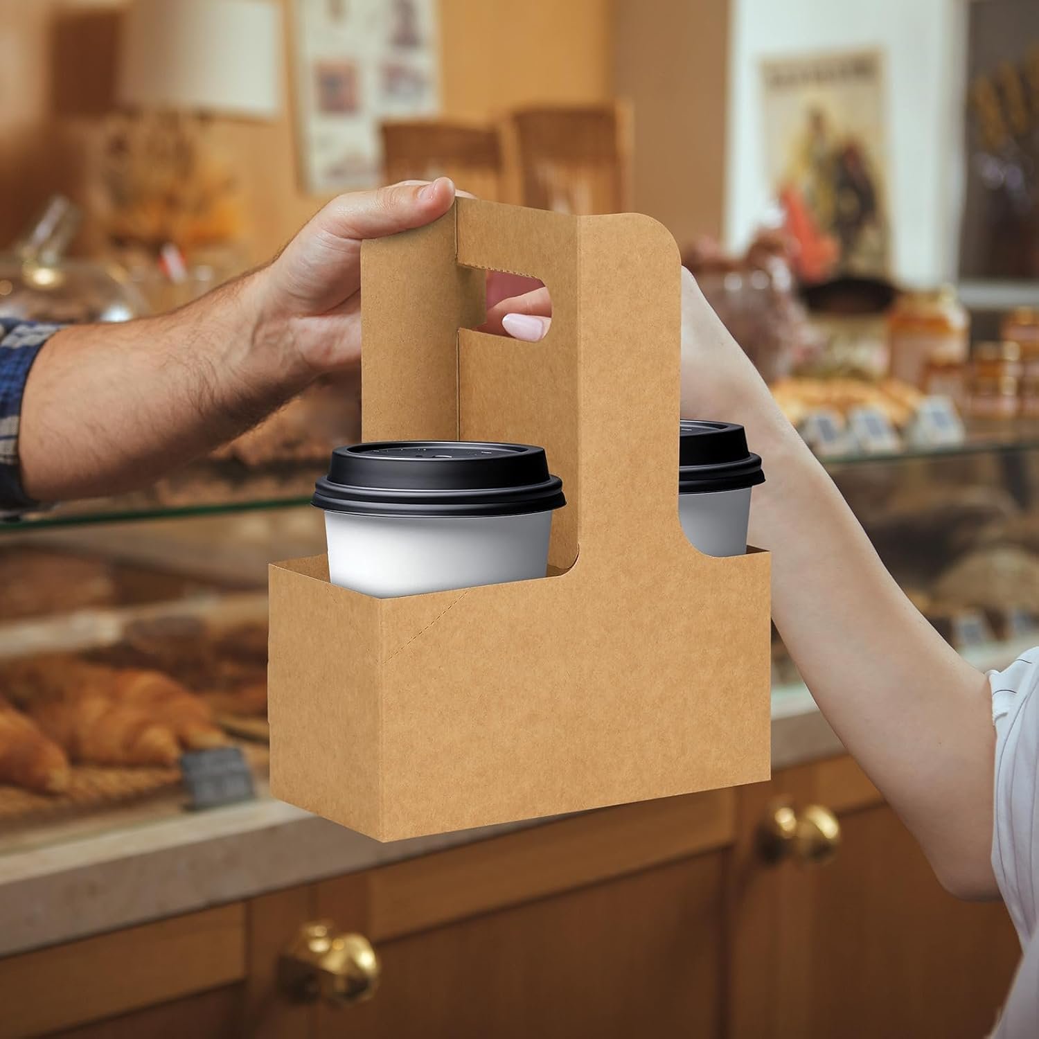 Großhandel 60 Stück brauner Kraftpapier-Träger für 2 Becher mit Griff – Faltbarer Becherhalter für heiße oder kalte Getränke, OEM Becherträger für Essenslieferungen, Bulk Getränketablett Großhandel 60 Stück brauner Kraftpapier-Träger für 2 Becher mit Griff – Faltbarer Becherhalter für heiße oder kalte Getränke, OEM Becherträger für Essenslieferungen, Bulk Getränketablett