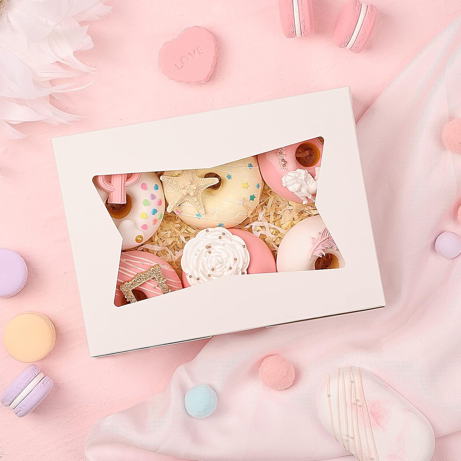 Großhandel 24 Stück Backboxen mit 3 Fensterstilen, 8x6x2,5cm, ideal für Süßigkeiten, Kuchen und Donuts, Hersteller für individuelle Gestaltung und Eigenmarken.