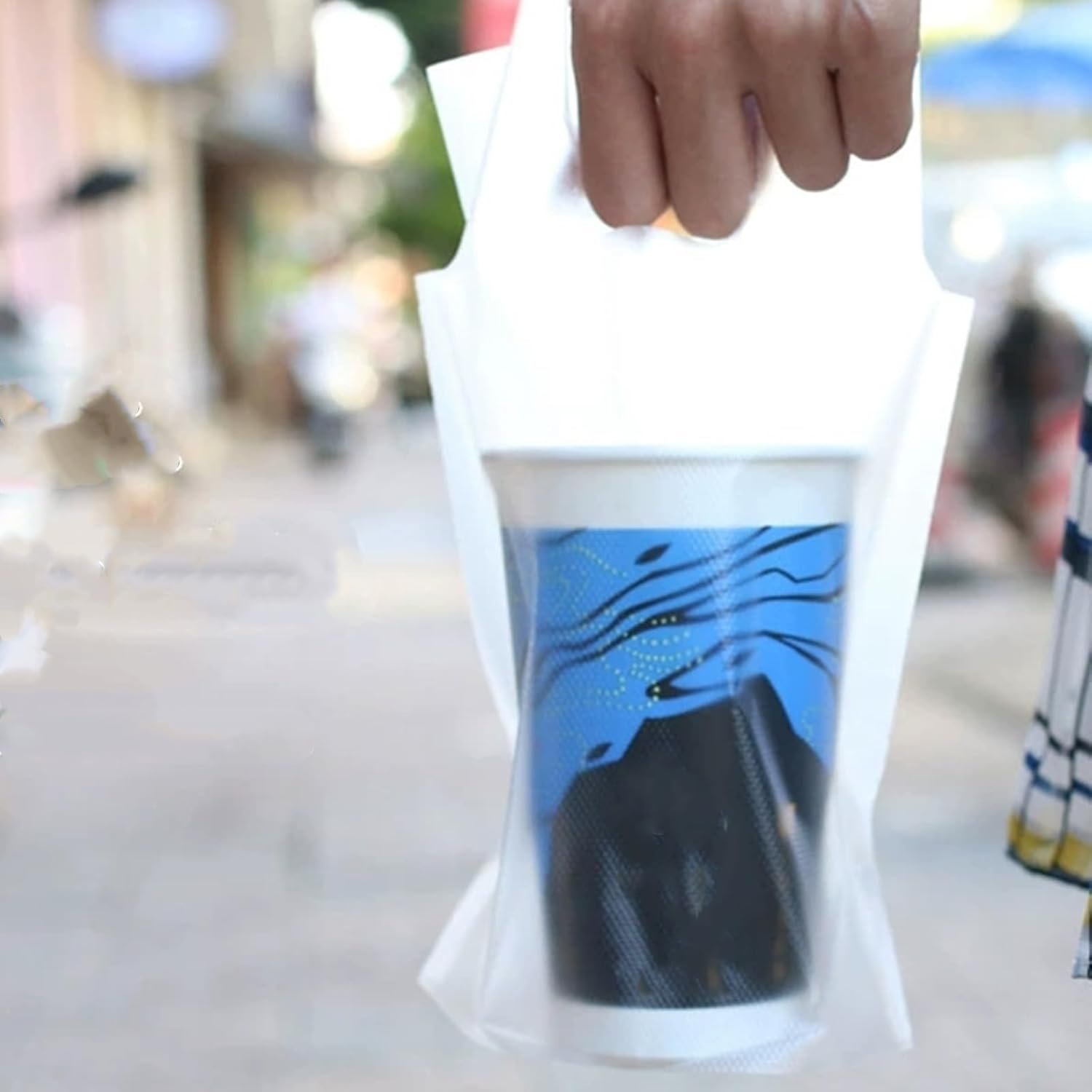 Großhandel 500 Stück Getränketräger für Lieferung, Kunststoff-Trinkbeutel mit Griff, Poly Taschen für 1 Becher To Go klar für Kaffee und Saft, Hersteller von Einzelflaschen Halter für Restaurants, individuelle Logos möglich.