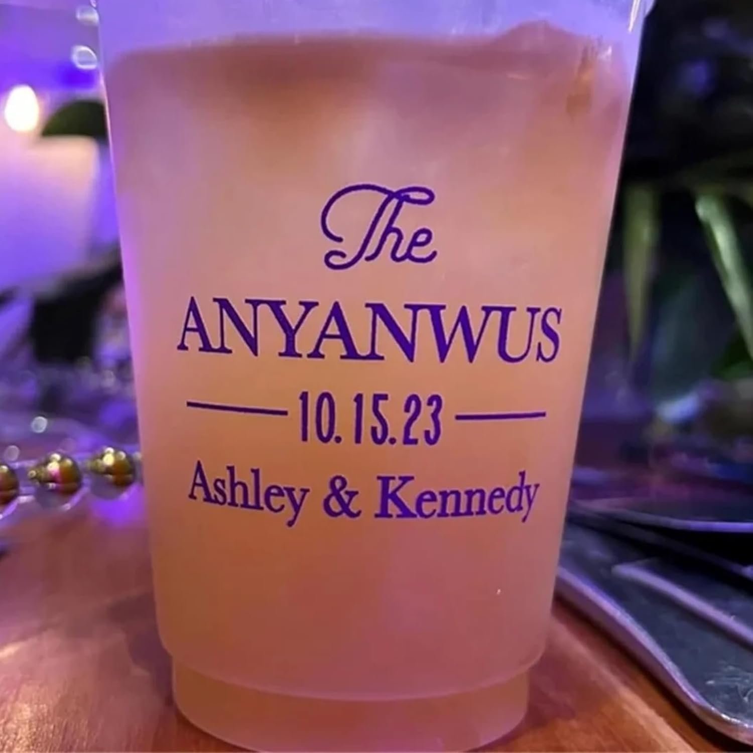 Großhandel 100 PCS Hochzeit Frosted Plastikbecher, Individuelles Logo, personalisierte Einwegbecher, Strandbecher Bulk, 12oz/16oz Cup (10oz), Hersteller von Hochzeitsbechern.