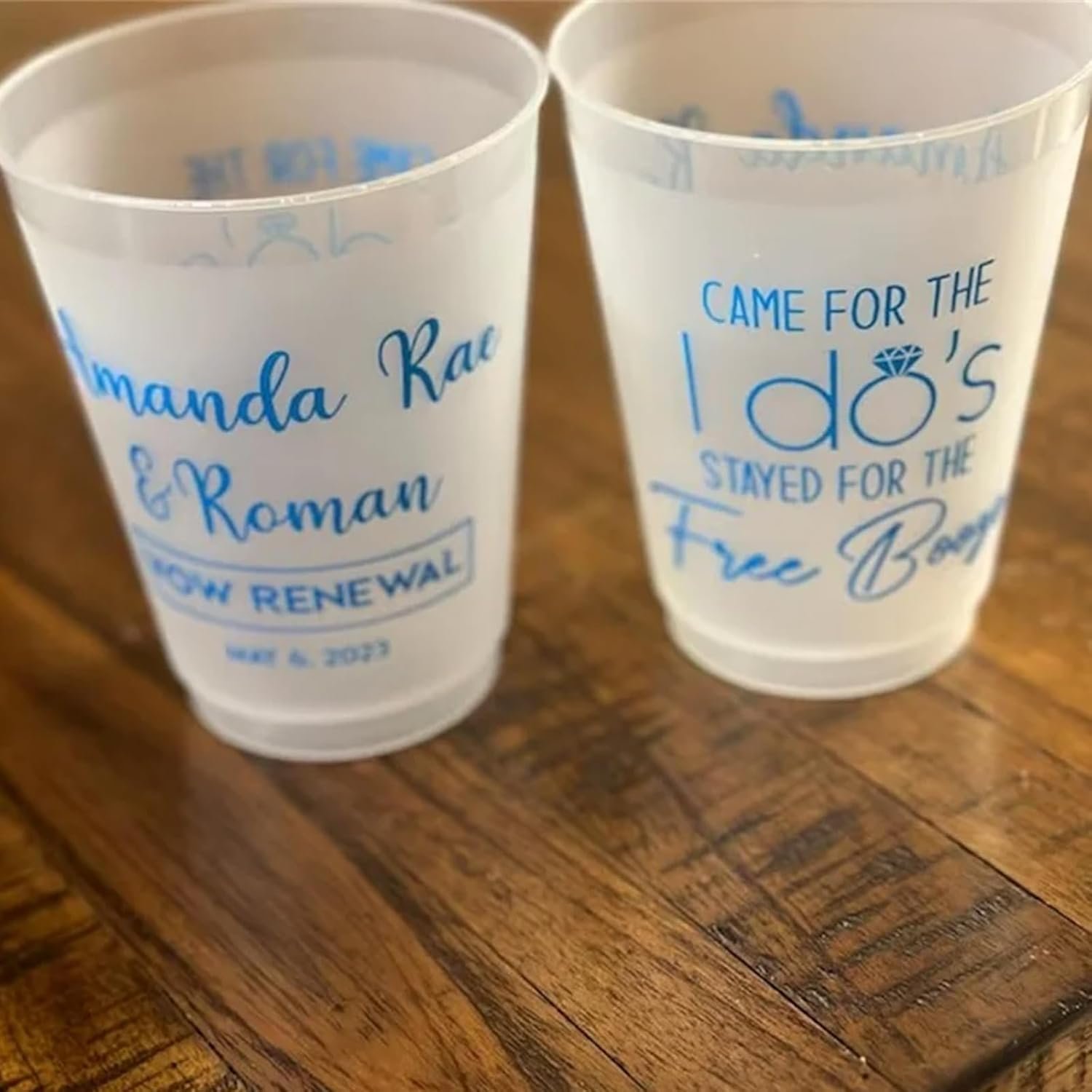 Großhandel 100 PCS Hochzeit Frosted Plastikbecher, Individuelles Logo, personalisierte Einwegbecher, Strandbecher Bulk, 12oz/16oz Cup (10oz), Hersteller von Hochzeitsbechern.