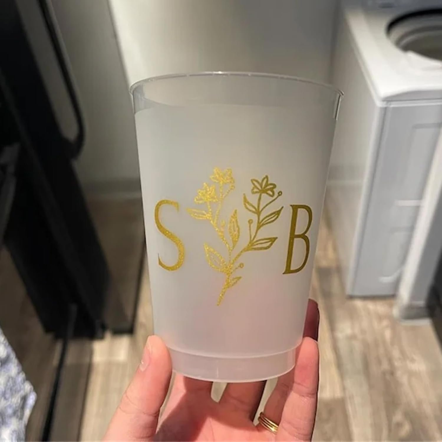 Großhandel 100 PCS Hochzeit Frosted Plastikbecher, Individuelles Logo, personalisierte Einwegbecher, Strandbecher Bulk, 12oz/16oz Cup (10oz), Hersteller von Hochzeitsbechern.