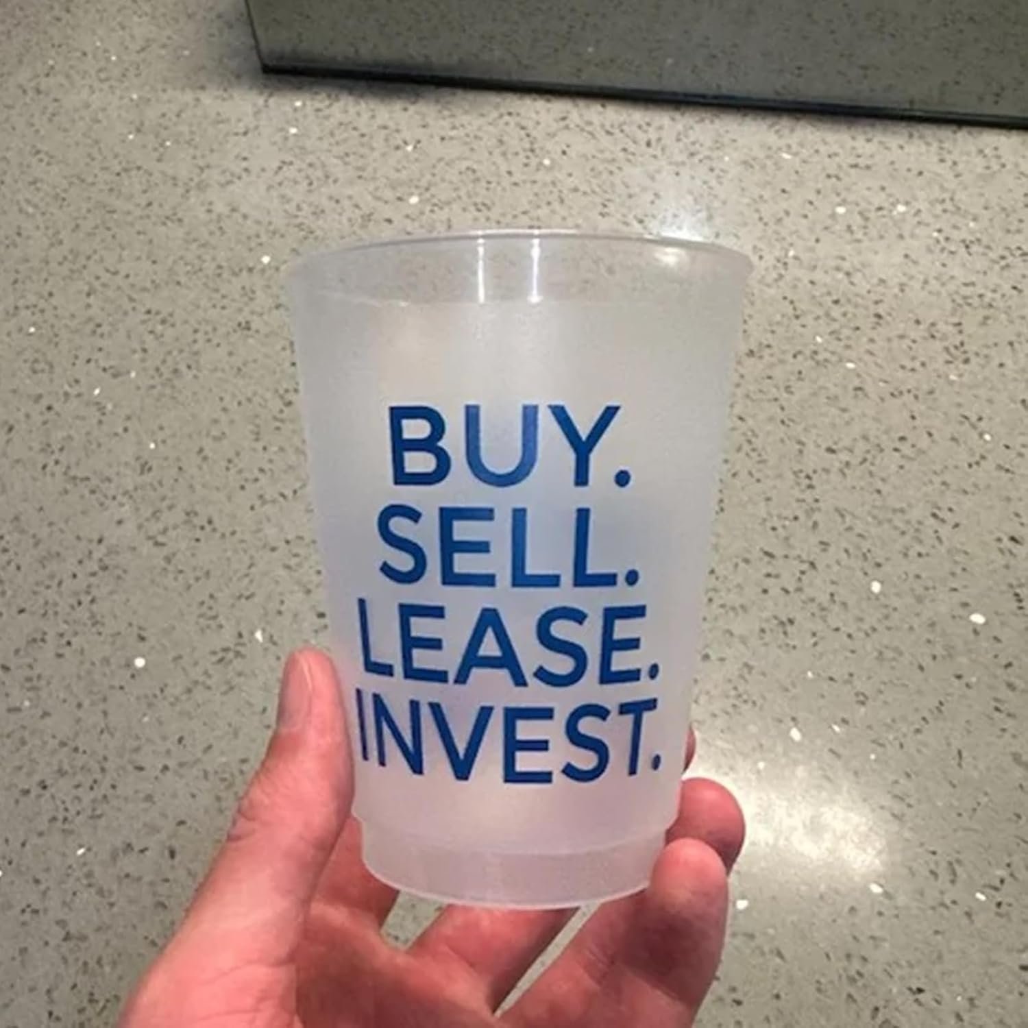 Großhandel 100 PCS Hochzeit Frosted Plastikbecher, Individuelles Logo, personalisierte Einwegbecher, Strandbecher Bulk, 12oz/16oz Cup (10oz), Hersteller von Hochzeitsbechern.