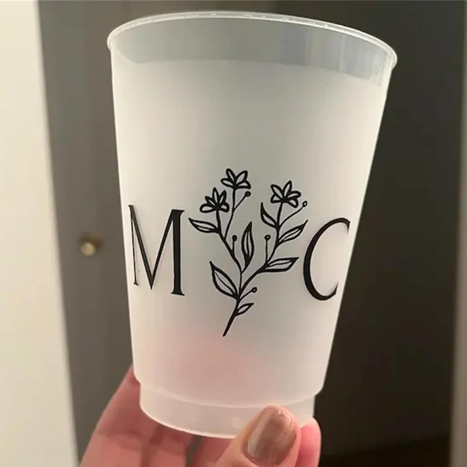 Großhandel 100 PCS Hochzeit Frosted Plastikbecher, Individuelles Logo, personalisierte Einwegbecher, Strandbecher Bulk, 12oz/16oz Cup (10oz), Hersteller von Hochzeitsbechern.