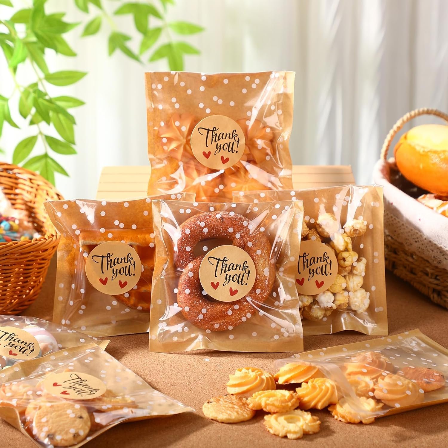 Großhandel 50 Stück selbstklebende Cellophan-Tüten mit Punkten, 5,6 x 5,6 Inch, inklusive Dankesaufkleber für Partygeschenke, Gebäck, Süßigkeiten und Konditorei - Individuelles Logo, Hersteller, Bulk Großhandel 50 Stück selbstklebende Cellophan-Tüten mit Punkten, 5,6 x 5,6 Inch, inklusive Dankesaufkleber für Partygeschenke, Gebäck, Süßigkeiten und Konditorei - Individuelles Logo, Hersteller, Bulk