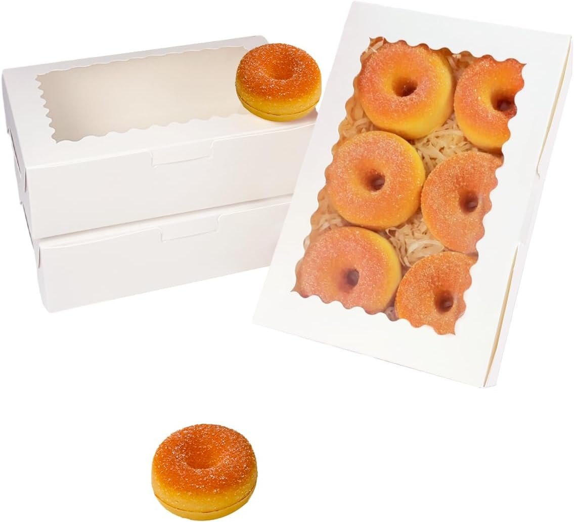 Großhandel 50 Stück weiße Cookie Box mit Fenster 9x6x2,5 Zoll für die Verpackung von Macarons, individuelles Logo, OEM verfügbar.