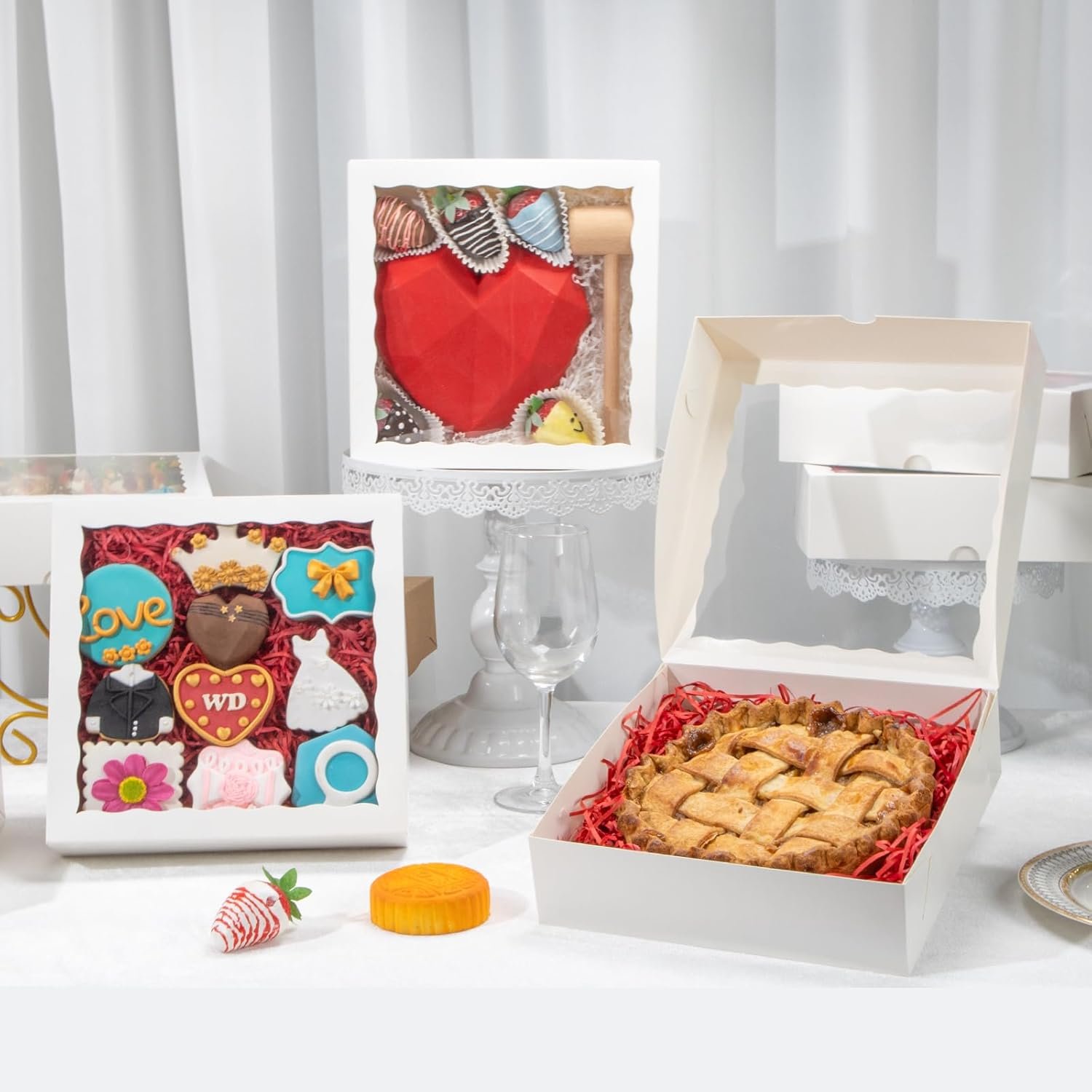 Großhandel 50 Stück weiße Bäckerei-Boxen 9x9x2,5 Zoll - für Cookies, Pie, Schokoladenüberzogene Erdbeeren, zerbrechliche Herzen, Charcuterie-Boxen mit individuellem Logo für Valentinstag & Weihnachten, vom Hersteller in Großmenge.