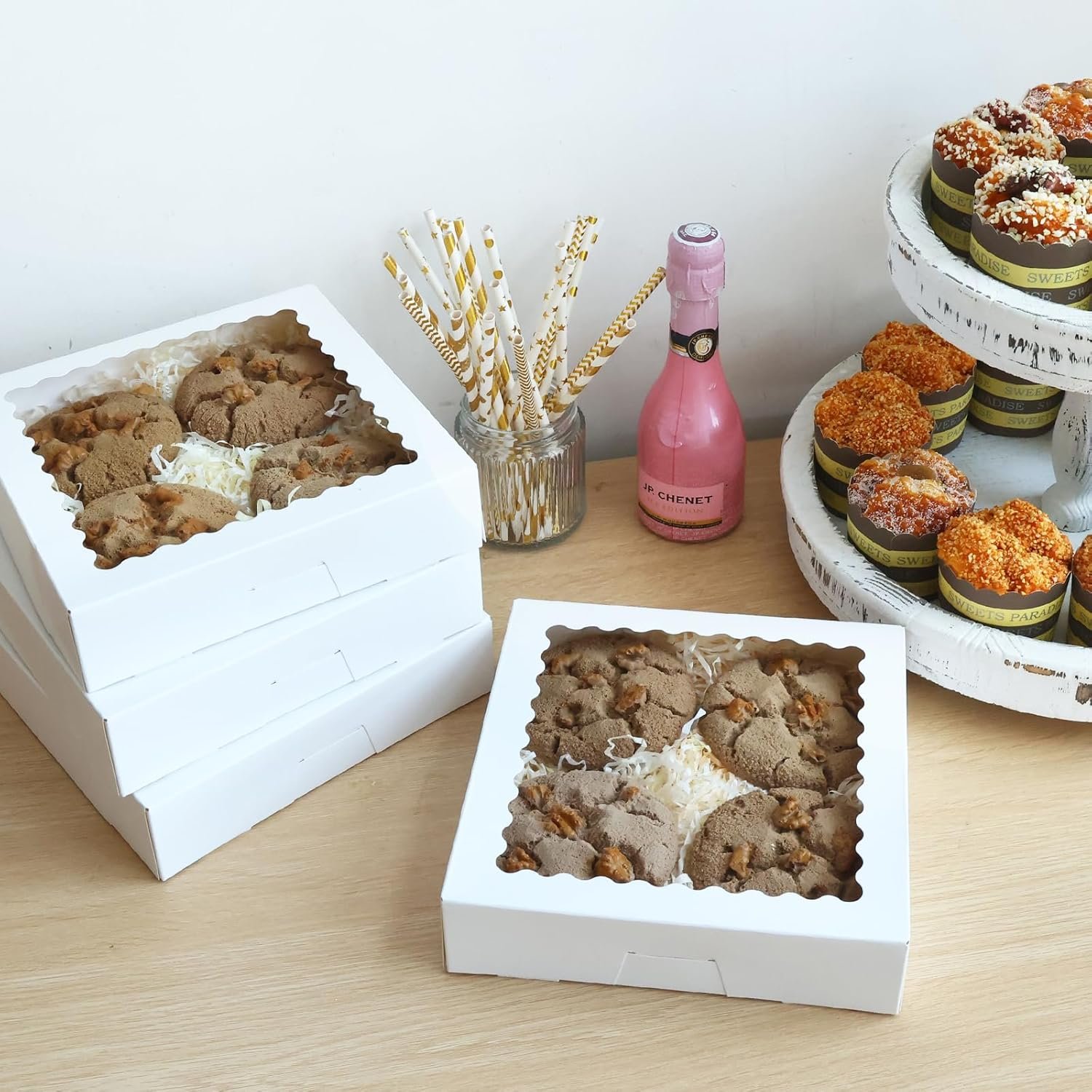 Großhandel 12 Stück 8x8x2 Zoll Auto-Popup-Kekse mit Fenster, weiße Verpackungen für Schokolade, Erdbeeren, Donuts, Desserts, Gebäck, Individuelles Logo, Hersteller für Großmenge. Großhandel 12 Stück 8x8x2 Zoll Auto-Popup-Kekse mit Fenster, weiße Verpackungen für Schokolade, Erdbeeren, Donuts, Desserts, Gebäck, Individuelles Logo, Hersteller für Großmenge.