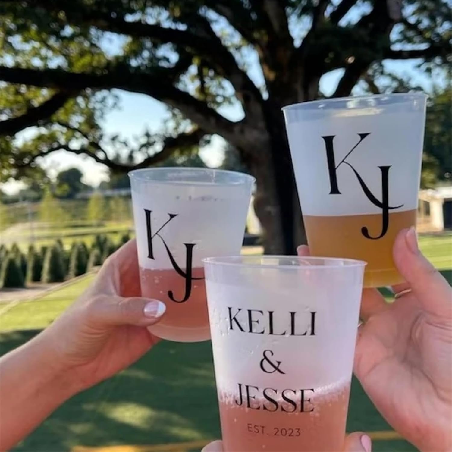 Großhandel 100 Stück individuelle Hochzeitsbecher, 12/16 oz wiederverwendbare, personalisierte Frosted Kunststoff Einwegbecher für Partys, hergestellt vom Hersteller, perfekt für Hochzeitsfeiern und Verlobungspartys (12 oz), OEM. Großhandel 100 Stück individuelle Hochzeitsbecher, 12/16 oz wiederverwendbare, personalisierte Frosted Kunststoff Einwegbecher für Partys, hergestellt vom Hersteller, perfekt für Hochzeitsfeiern und Verlobungspartys (12 oz), OEM.