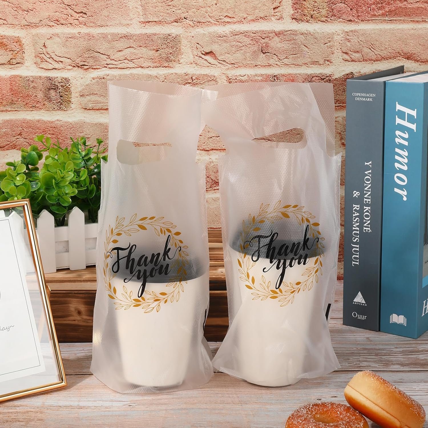 Großhandel 1000 Stück Dankeschön Tragetaschen 1 Tasse Tragegetränke Kunststoffverpackung Polybeutel für Lieferung und Abholung, 11 x 6,3 Zoll, Individuelles Logo, OEM Hersteller von Getränketrägern für Kaffee, Saft, Milch und Tee.