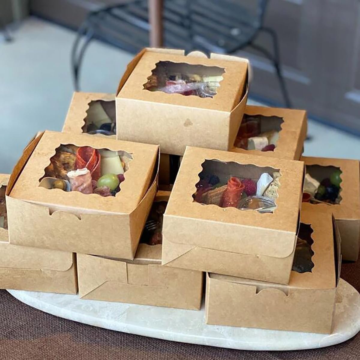 Großhandel 20 Stück 6x6x3 Zoll Kuchenboxen mit Fenster, hochwertige Kraft Pastry Boxen für Torten, Cupcakes, Party und Hochzeit, individueller Logo Service vom Hersteller