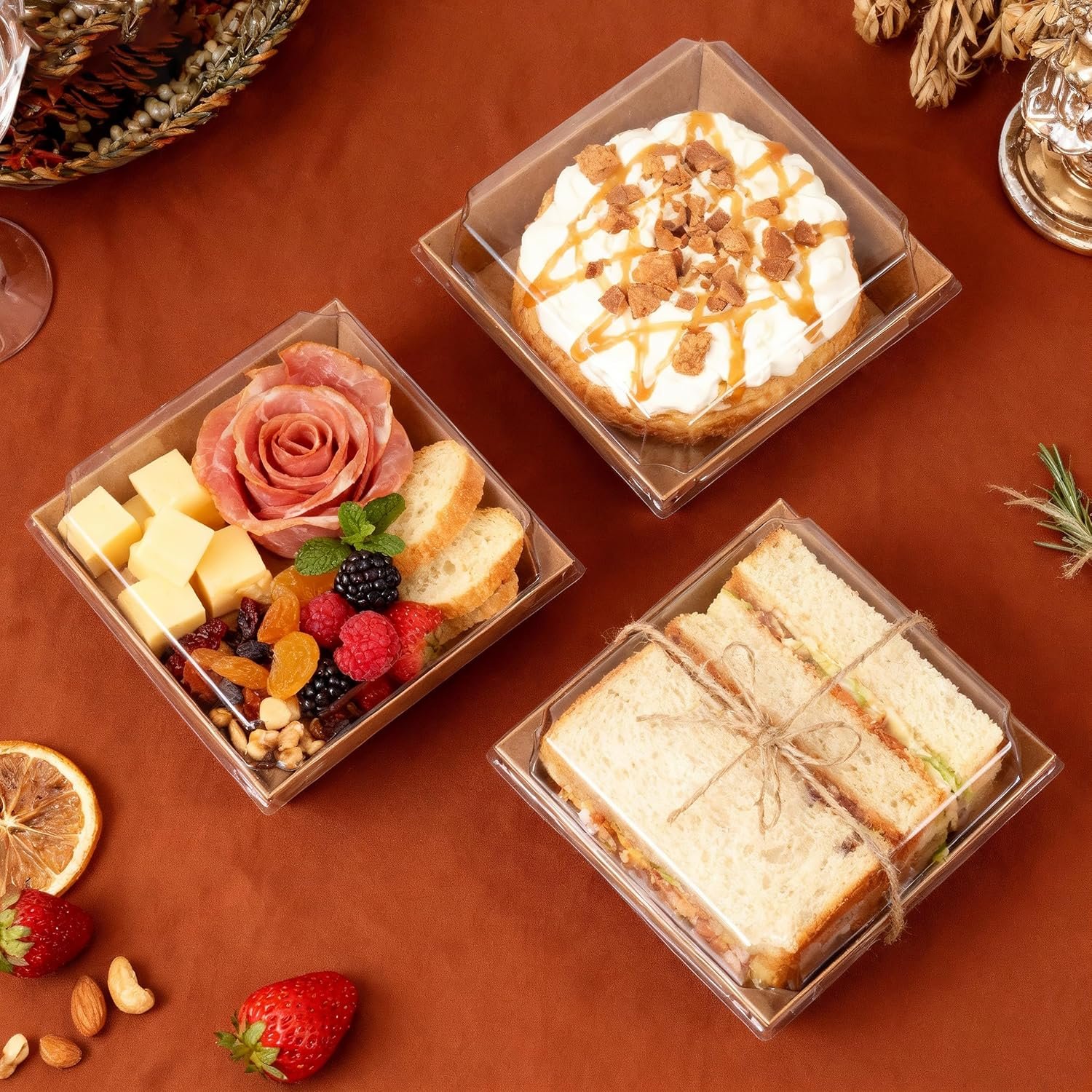 Großhandel Einweg-Charcuterie-Boxen 5,3x4,9x2,5 Zoll mit klarem Deckel, ölfreie Lebensmittelverpackungen für kalte und Raumtemperaturlebensmittel, Hersteller von Verpackungen für Gebäck und Takeout (50 Stück, Braun), individuelles Logo