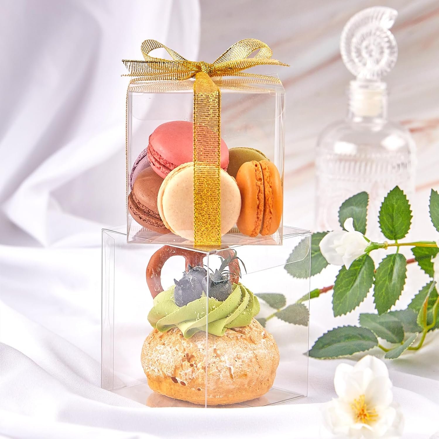 Großhandel 30 Stück transparente Kunststoff Favoritenboxen 3x3x3 Zoll mit goldenen Geschenkband, ideal für individuelle Logos, Treats und Minigifts von zuverlässigen Herstellern.