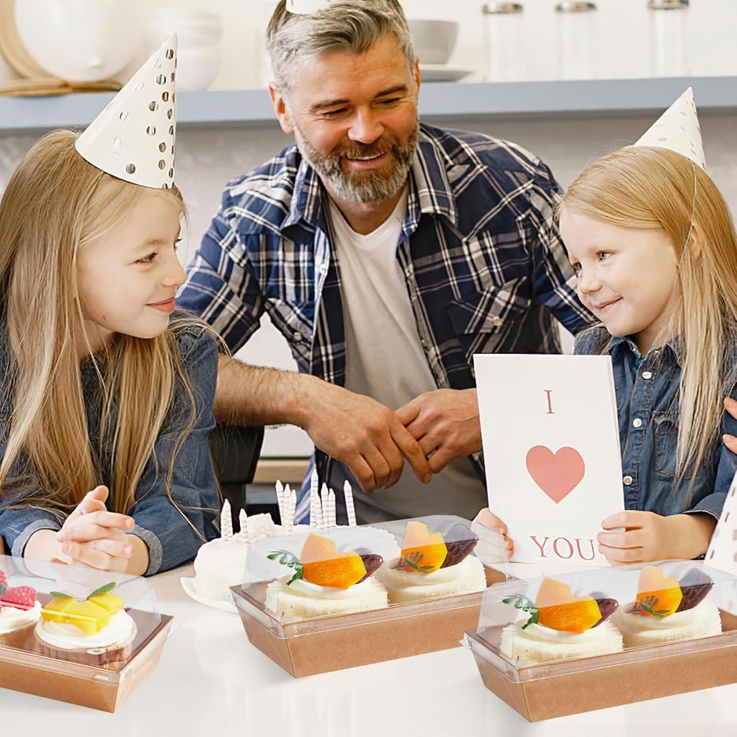 Großhandel Papier Charcuterie Boxen mit klaren Deckeln, 50 Stück Einweg-Sandwichbehälter, kleine Kraft Gebäckboxen für 2 Cupcakes, Muffins, heiße Kakaobomben, Erdbeeren, To-Go Dessertboxen, Individuelles Logo, OEM Lösungen