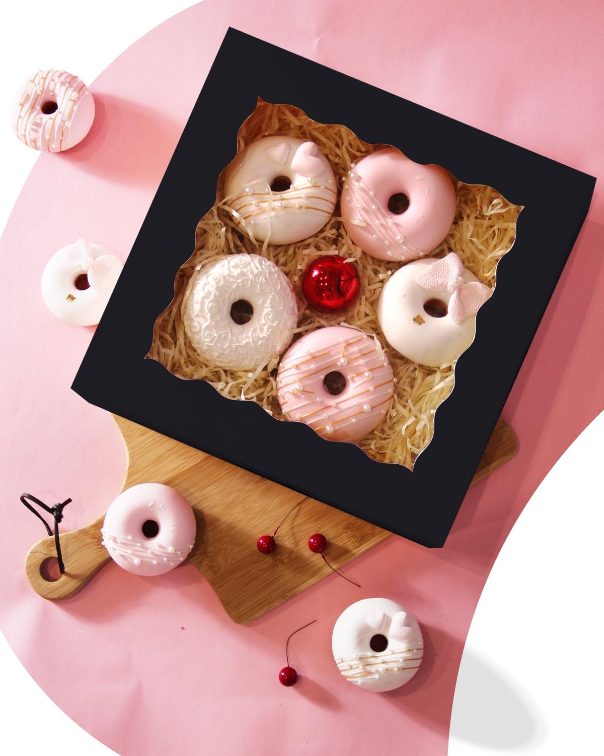 Großhandel 9x9x2,5 Zoll schwarze Tortenschachteln mit Fenster für 12 Stücke, ideales Verpackungsmaterial für Kekse und Donuts, individuelles Logo, hervorragender Hersteller für Backverpackungen. Großhandel 9x9x2,5 Zoll schwarze Tortenschachteln mit Fenster für 12 Stücke, ideales Verpackungsmaterial für Kekse und Donuts, individuelles Logo, hervorragender Hersteller für Backverpackungen.