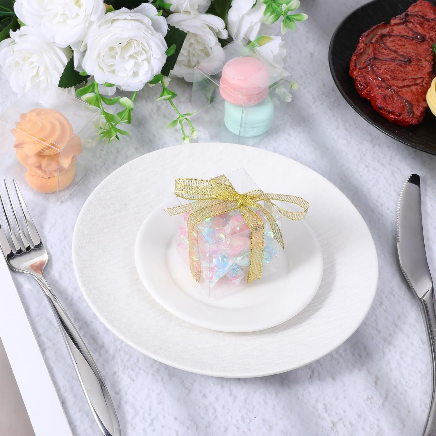 Großhandel 200 Packung klare Favoritenboxen 2 x 2 x 2 Zoll mit Bändern, individuell bedruckbare Mini-Transparente Würfelformen für Macarons, OEM Plastik Geschenkboxen für Hochzeit, Babyparty, Geburtstag, Partygeschenke