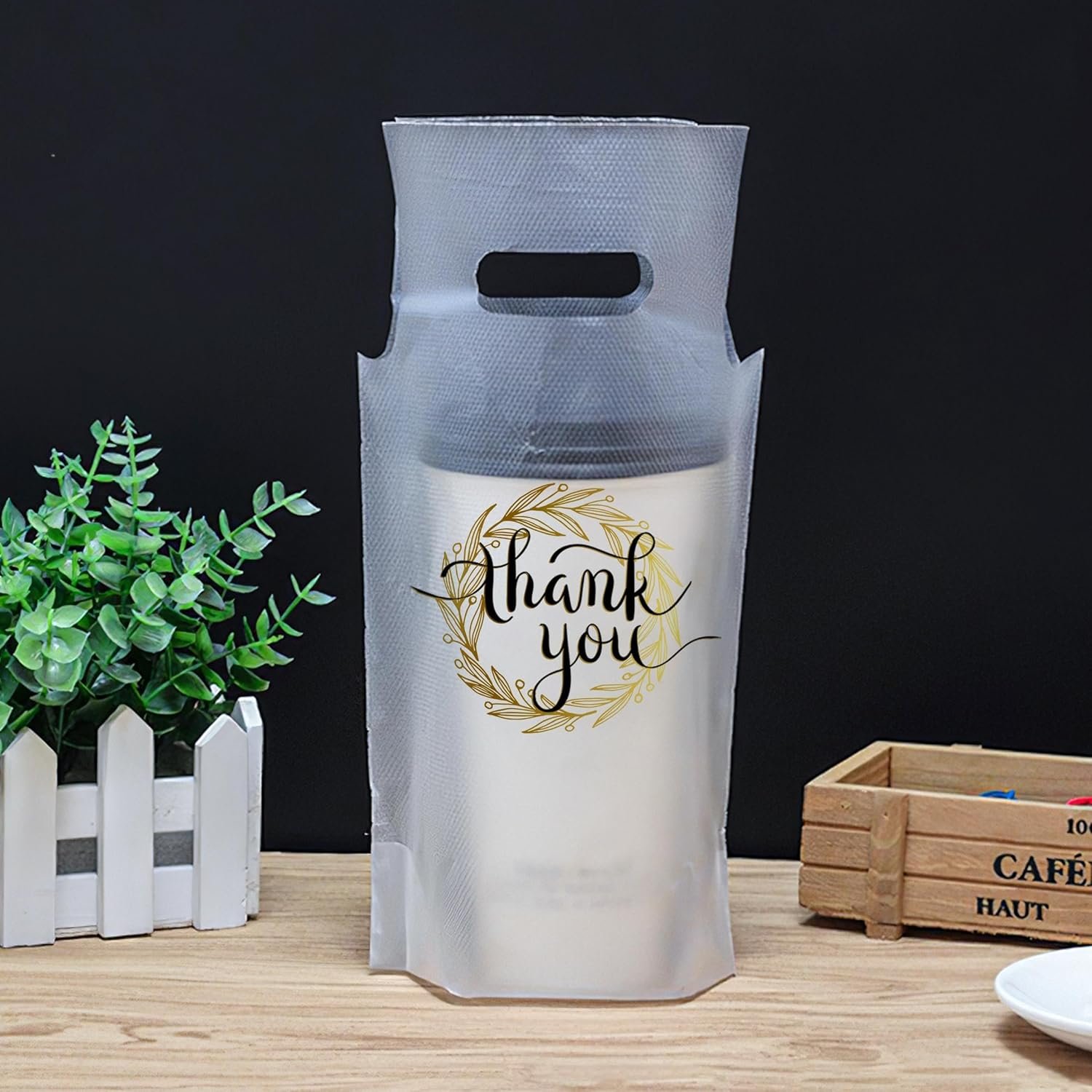 Großhandel 200 Stück Trinkbeutel für Getränke 11 x 6,3 Inch, Hersteller von transparenten Kunststoffverpackungen mit individuellem Logo für Kaffee, Saft und Milchtee zum Mitnehmen.