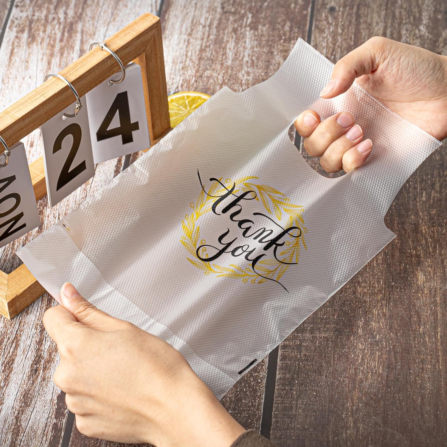 Großhandel 200 Stück Trinkbeutel für Getränke 11 x 6,3 Inch, Hersteller von transparenten Kunststoffverpackungen mit individuellem Logo für Kaffee, Saft und Milchtee zum Mitnehmen.