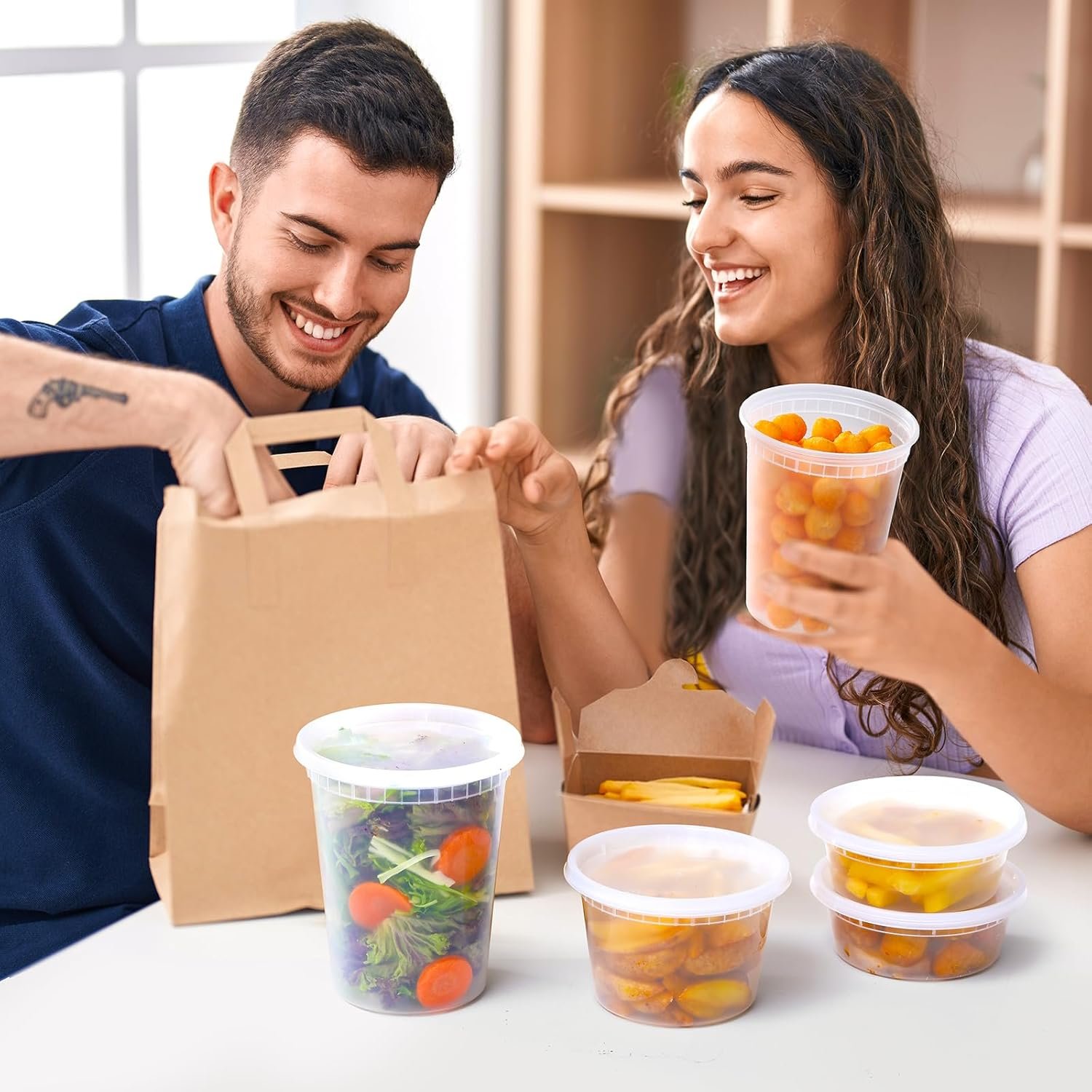 Großhandel 90 Sets Kunststoff-Deli-Behälter mit Deckeln, luftdicht, für die Aufbewahrung von Lebensmitteln, mit unterschiedlichen Größen (8 oz, 16 oz, 32 oz), Hersteller von Mikrowellen- und Geschirrspüler-sicheren Suppenbehältern, Eigenmarke für Takeout und Tiefkühlung.